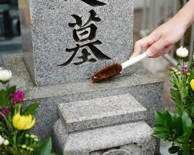 お墓掃除の代行